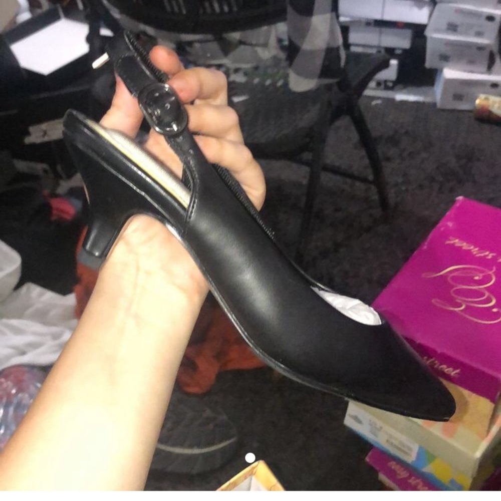 New w/o box easy Street black slingback kitten heels size 7 👠